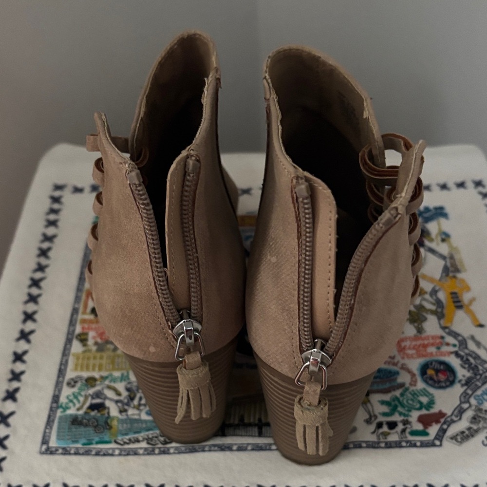 Reaction Kenneth Cole Tan Peep-Toe Ankle Boots - Picture 4 of 5